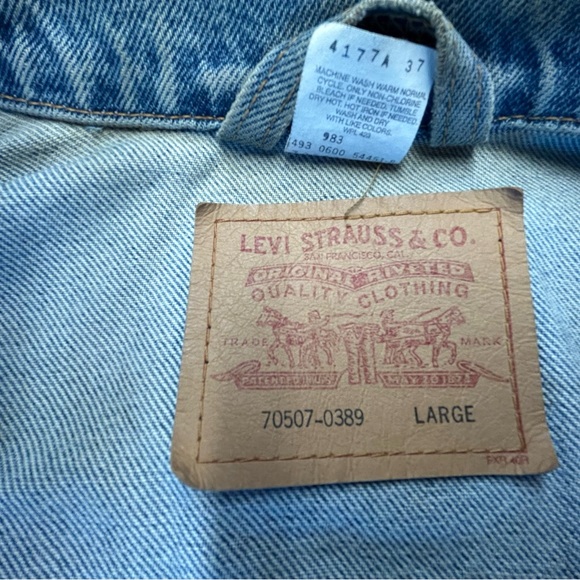 Levi's Light Blue Denim Jacket - Vintage - Picture 4 of 4